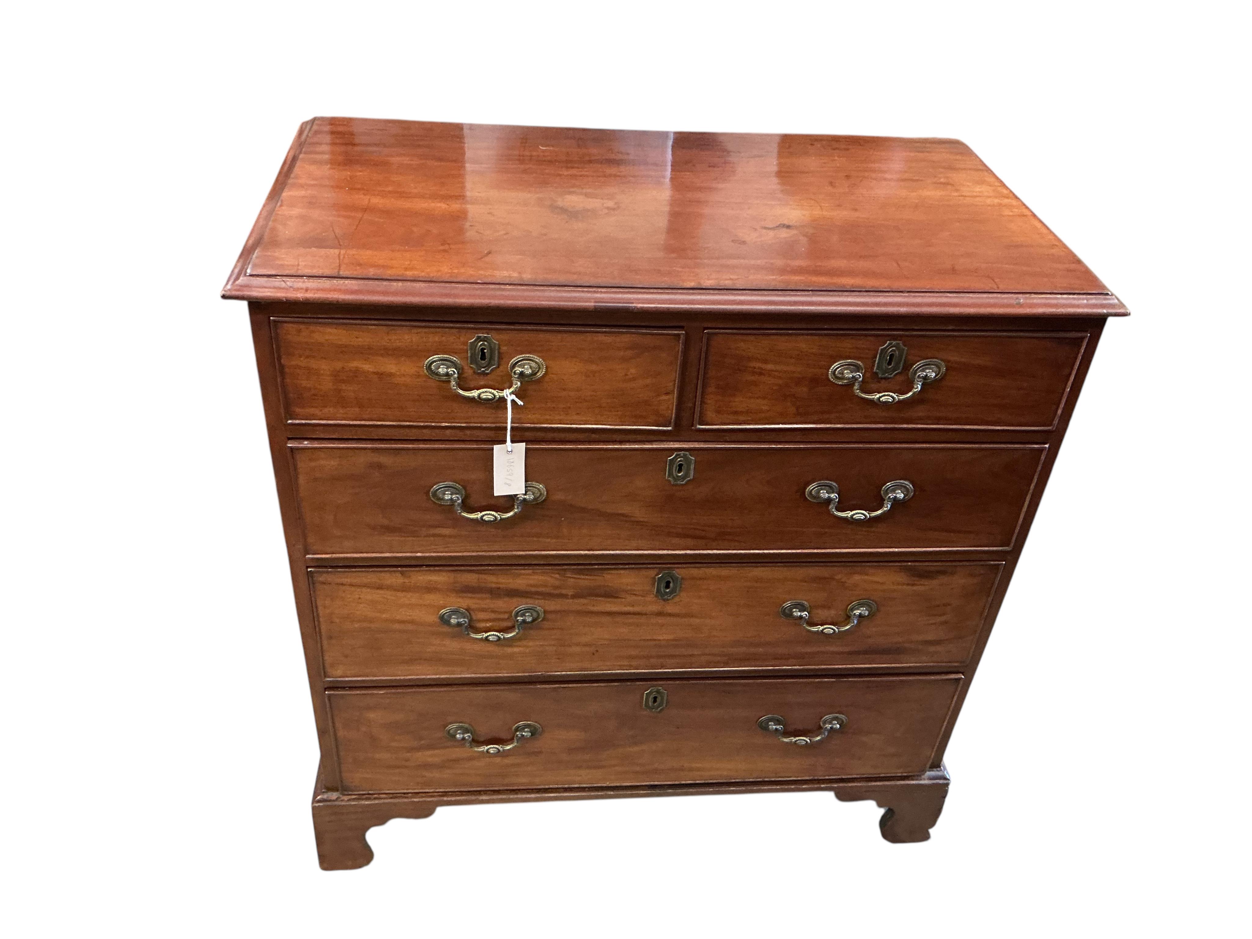 A George III mahogany chest of drawers, width 96cm, depth 51cm, height 98cm